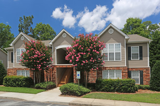 The Amesbury on West Market in Greensboro, NC - Building Photo - Building Photo