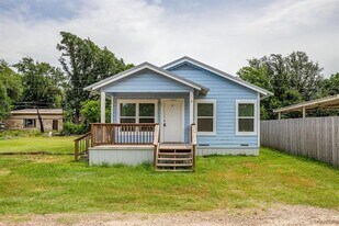 6521 Six J Ct in Granbury, TX - Building Photo