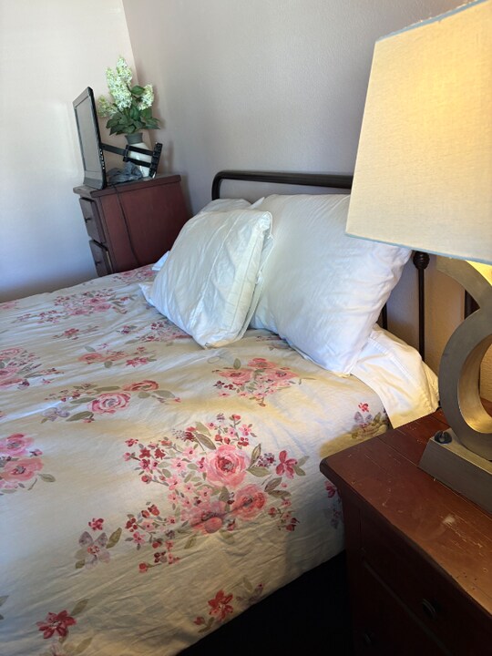 35887 Lourdes Dr in Winchester, CA - Building Photo
