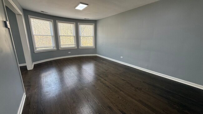 5843 N Cicero Ave in Chicago, IL - Building Photo - Building Photo