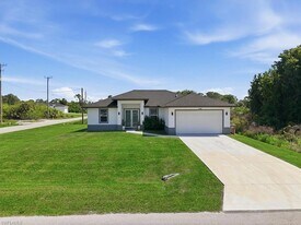 3705 Kelsey St in Ft. Myers, FL - Building Photo