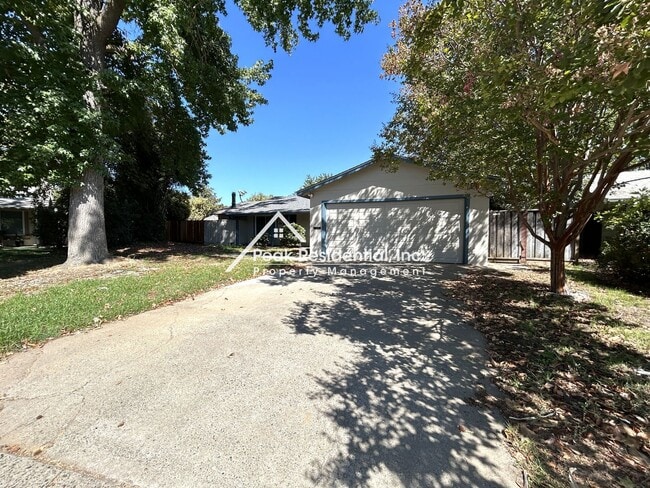 8919 Salmon Falls Dr in Sacramento, CA - Building Photo - Building Photo