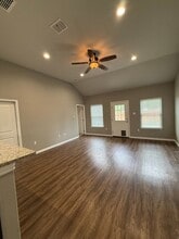 152 Navarro Xing in Seguin, TX - Building Photo - Building Photo