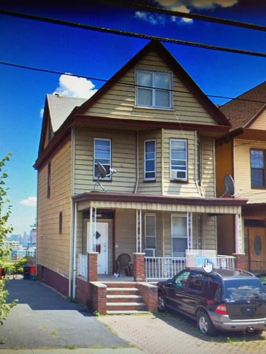 1200 Palisade Ave Photo