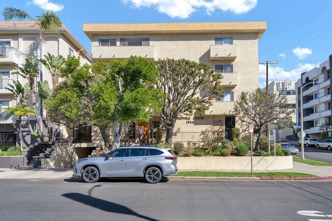 1394 Midvale Avenue, in Los Angeles, CA - Building Photo - Building Photo