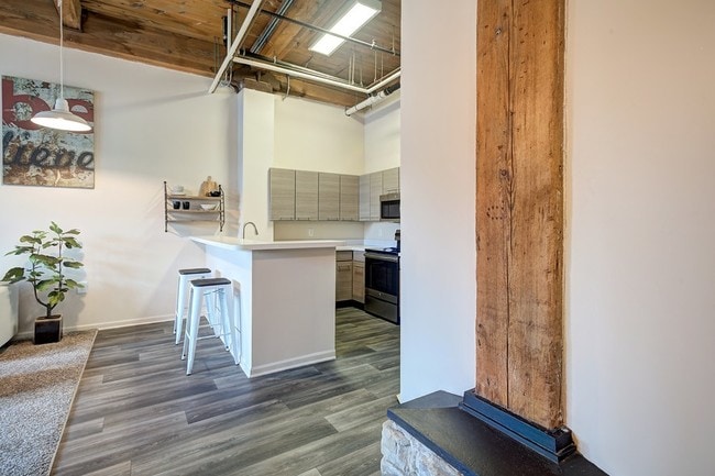 Amazon Apartments in Muskegon, MI - Building Photo - Building Photo