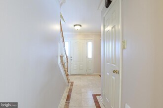 8519 Electric Ave in Vienna, VA - Foto de edificio - Building Photo