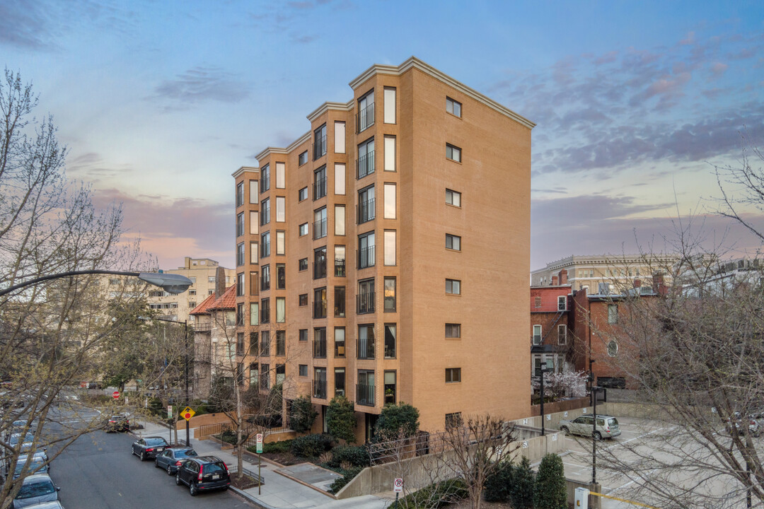 Wyoming Plaza in Washington, DC - Building Photo