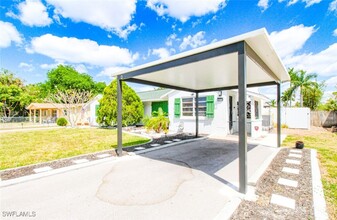 3577 Hibiscus Ave in Naples, FL - Foto de edificio - Building Photo