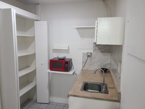 8126 W 15th Ave, Unit B in Hialeah, FL - Building Photo - Building Photo