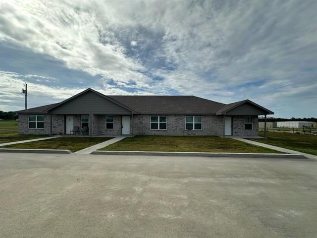 462 Derrs Chapel Rd in Italy, TX - Building Photo