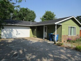 579 SE Knowledge St in Prineville, OR - Building Photo