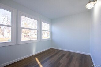 1308 E Milton Ave in Hazel Park, MI - Building Photo - Building Photo