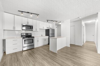 Beacon Place in Edmonton, AB - Building Photo - Building Photo