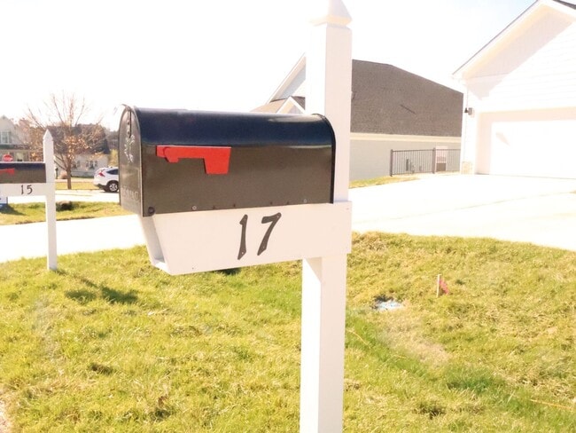 15-17 Florence Sarah Ln in Lexington, VA - Building Photo - Building Photo