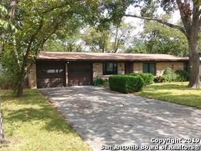 615 Rockhill Dr in San Antonio, TX - Building Photo - Building Photo