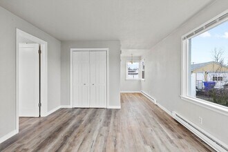 10112 E Broadway Ave in Spokane Valley, WA - Building Photo - Building Photo