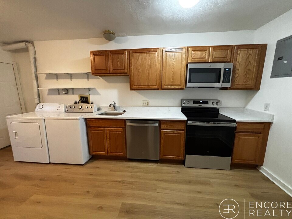 655 Washington St, Unit 1 in Brookline, MA - Foto de edificio