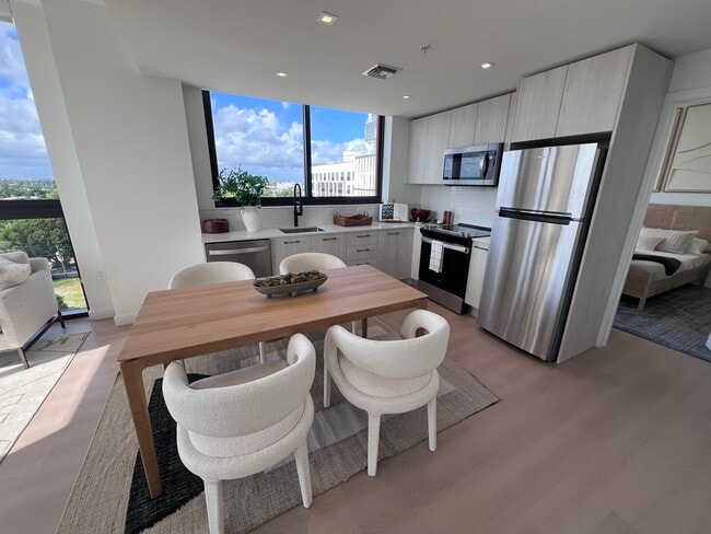 161 NW 32nd St, Unit B1 in Miami, FL - Building Photo - Building Photo