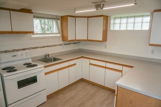 2712 Sinton Ave in Regina, SK - Building Photo - Building Photo