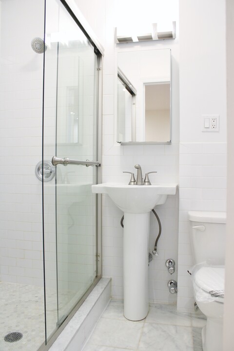 506 E 82nd St, Unit 22 in New York, NY - Building Photo