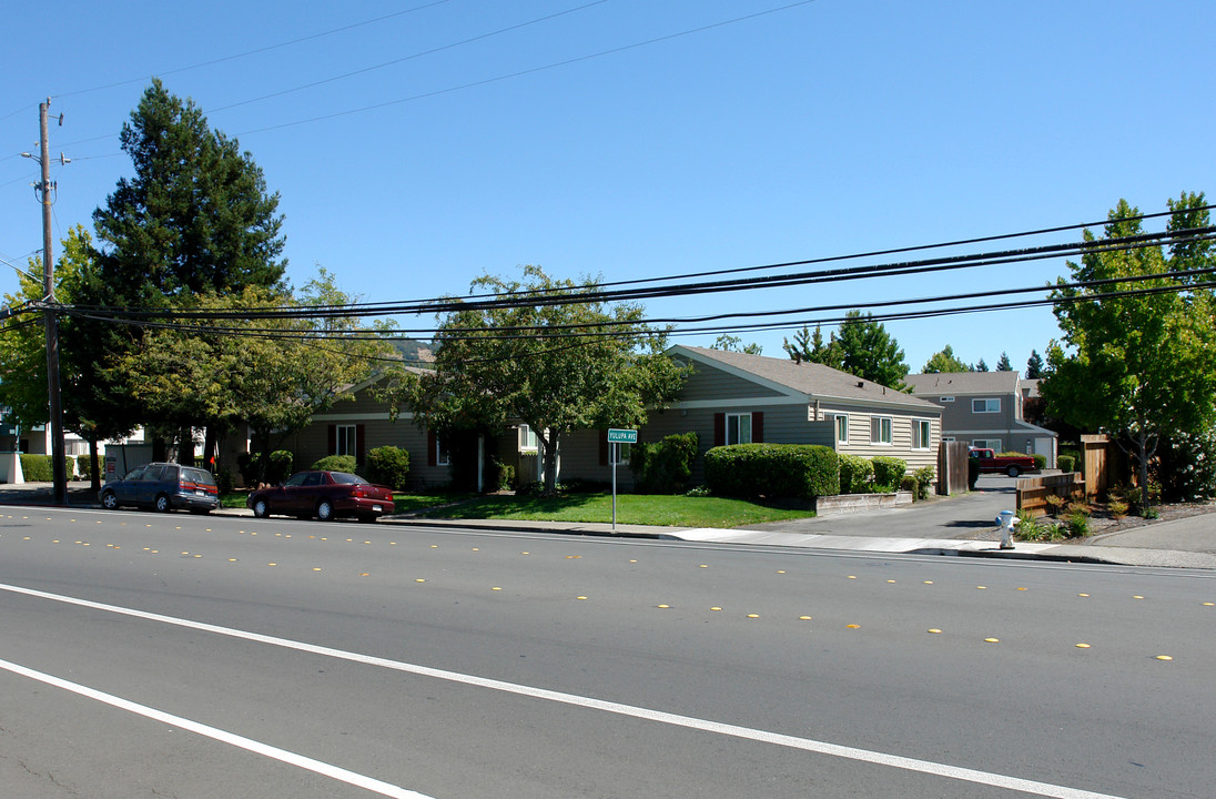 2280 Bethards Dr in Santa Rosa, CA - Foto de edificio