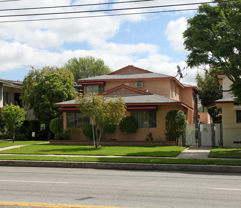 5722 Kester Ave in Van Nuys, CA - Building Photo