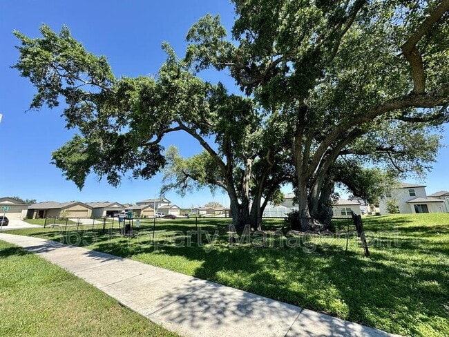 30175 Boonie Rd in Brooksville, FL - Building Photo - Building Photo