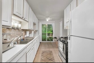 2003 Tall Oaks Dr in Aurora, IL - Building Photo - Building Photo