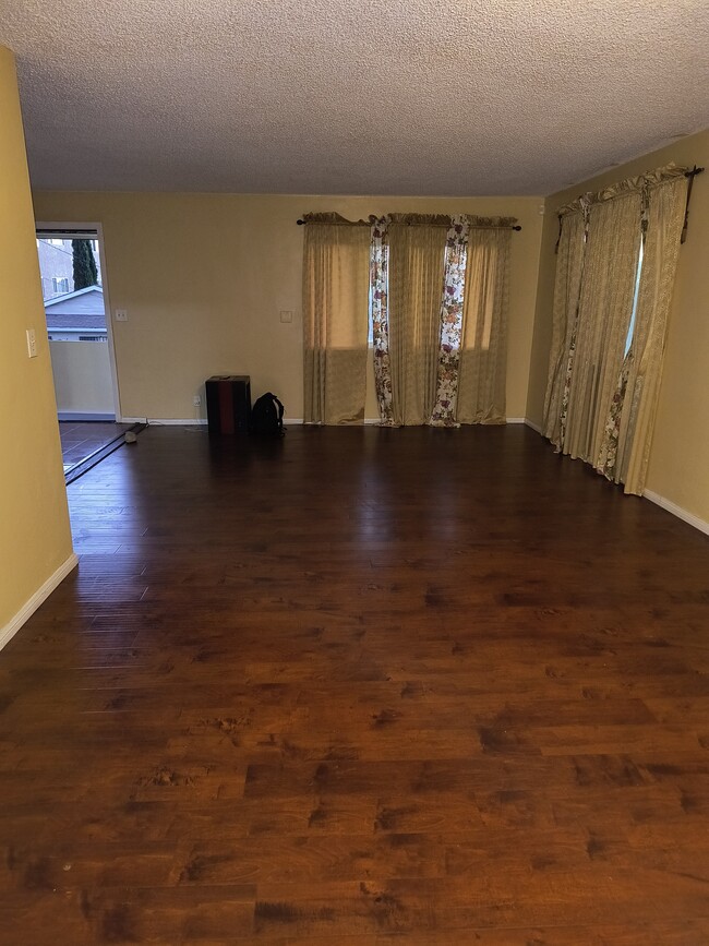property at 13508 Doty Ave