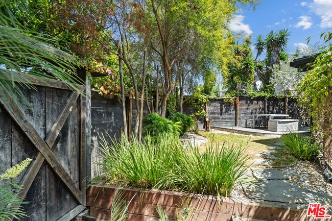 608 Woodlawn Ave in Los Angeles, CA - Building Photo - Building Photo