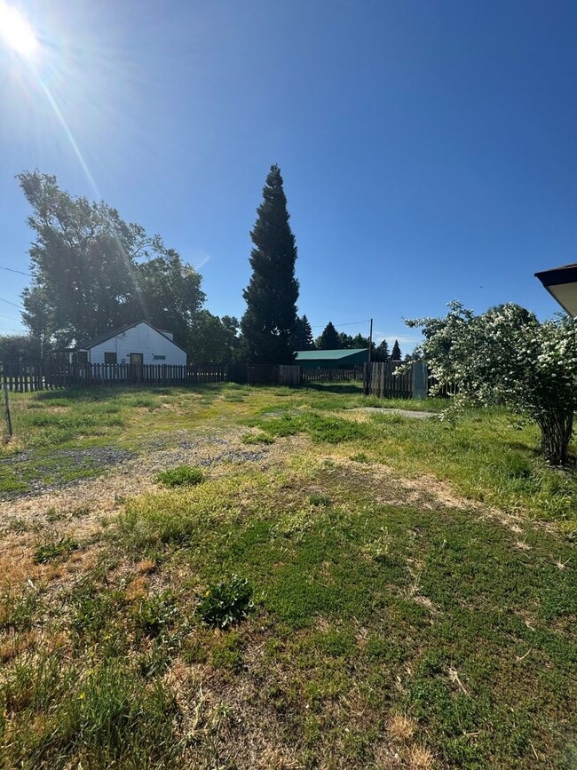 3630 Laverne Ave in Klamath Falls, OR - Building Photo - Building Photo