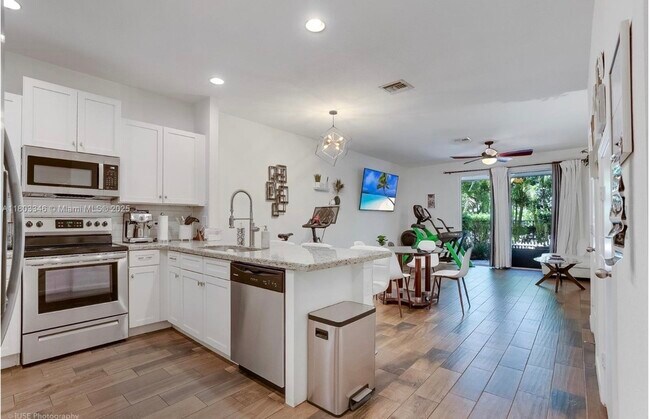 355 SE 1st Way in Deerfield Beach, FL - Building Photo - Building Photo