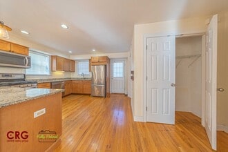 1012 Chestnut St, Unit 1 in Newton, MA - Foto de edificio - Building Photo