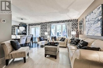 39 Barrington Crescent in Brampton, ON - Building Photo - Building Photo