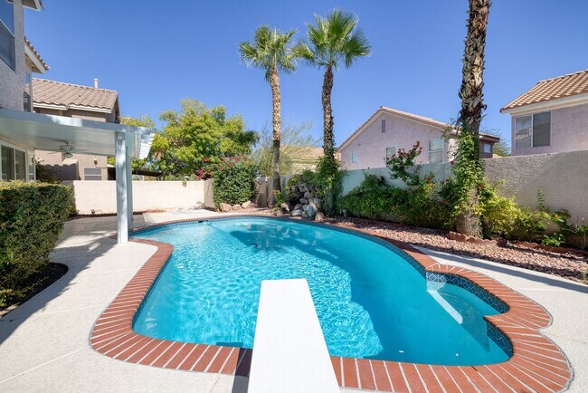 1624 Desert Fort St in Las Vegas, NV - Building Photo - Building Photo