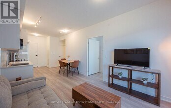 10 Abeja St in Vaughan, ON - Building Photo - Building Photo