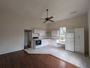 2972 Dickson St in Marianna, FL - Foto de edificio - Building Photo
