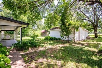 607 E 15th St in Bonham, TX - Building Photo - Building Photo