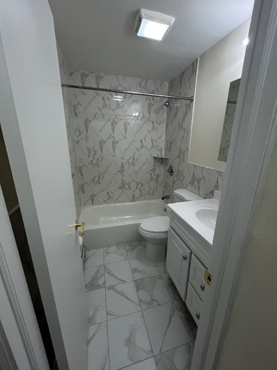 422 B 64 St-Unit -1 in Queens, NY - Foto de edificio