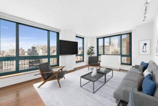 1 Irving Pl in New York, NY - Building Photo - Building Photo