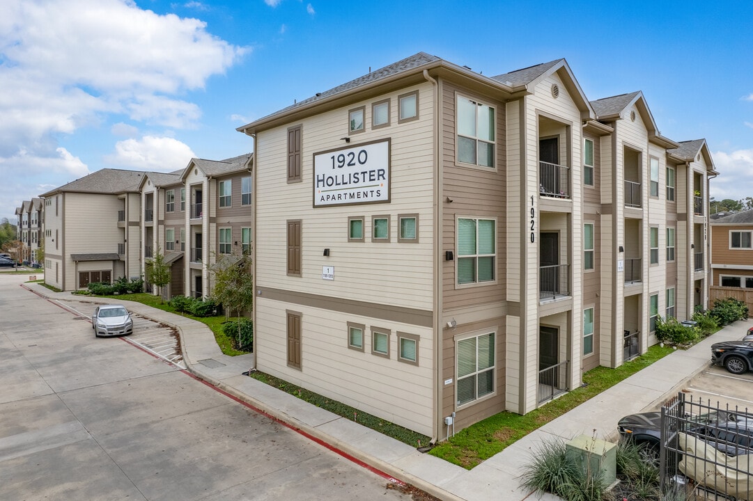 Hollister Oaks in Houston, TX - Foto de edificio