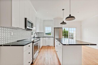 105 Park Ave in Harrison, NY - Building Photo - Building Photo