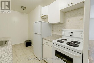 990 Avenue Rd in Toronto, ON - Building Photo - Building Photo