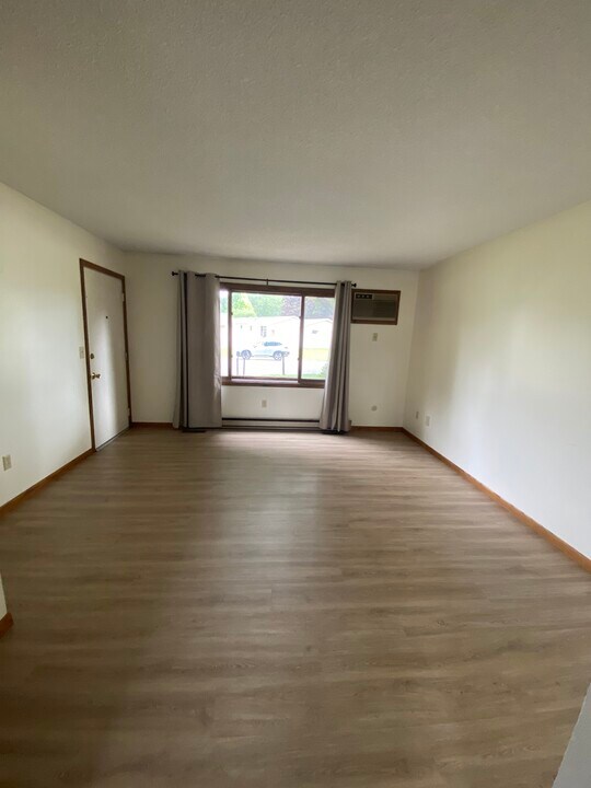 521 Kerry Dr, Unit #202 in Winona, MN - Foto de edificio