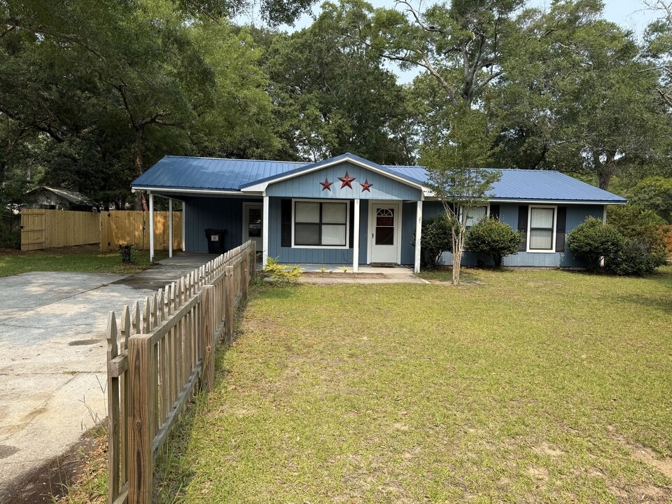 89 State Rd S-7-596 in Beaufort, SC - Building Photo