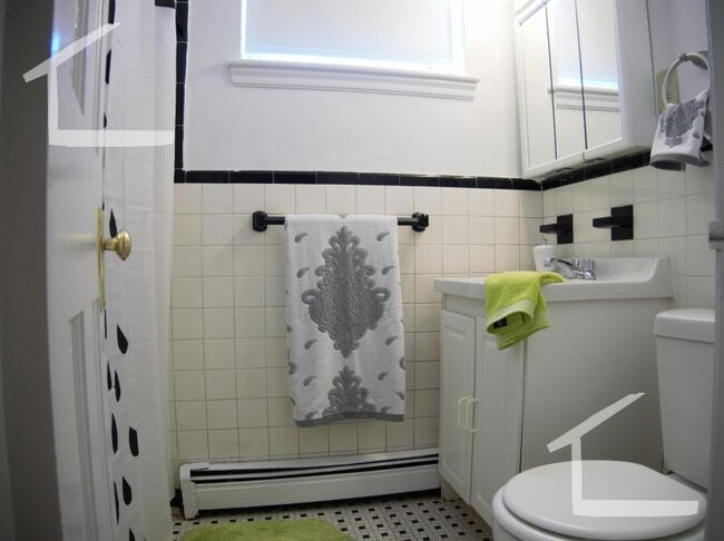 41 Auburn St, Unit A in Brookline, MA - Building Photo - Building Photo