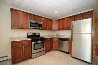 136 Chelsea St in Boston, MA - Building Photo - Building Photo