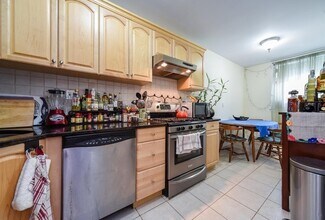 11 Regent Cir, Unit 5 in Brookline, MA - Building Photo - Building Photo