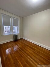 235 Park Dr, Unit 14 in Boston, MA - Foto de edificio - Building Photo